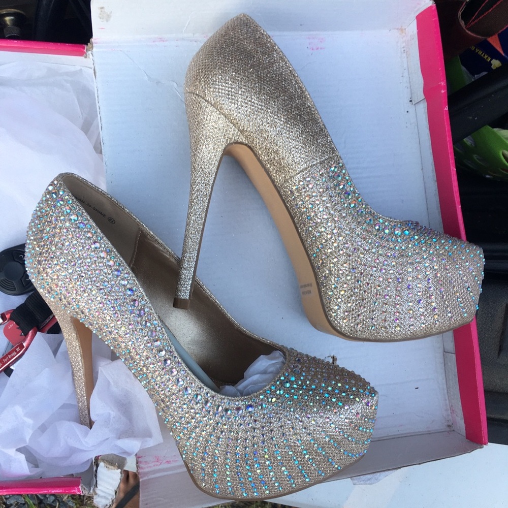 Dream Pairs heels